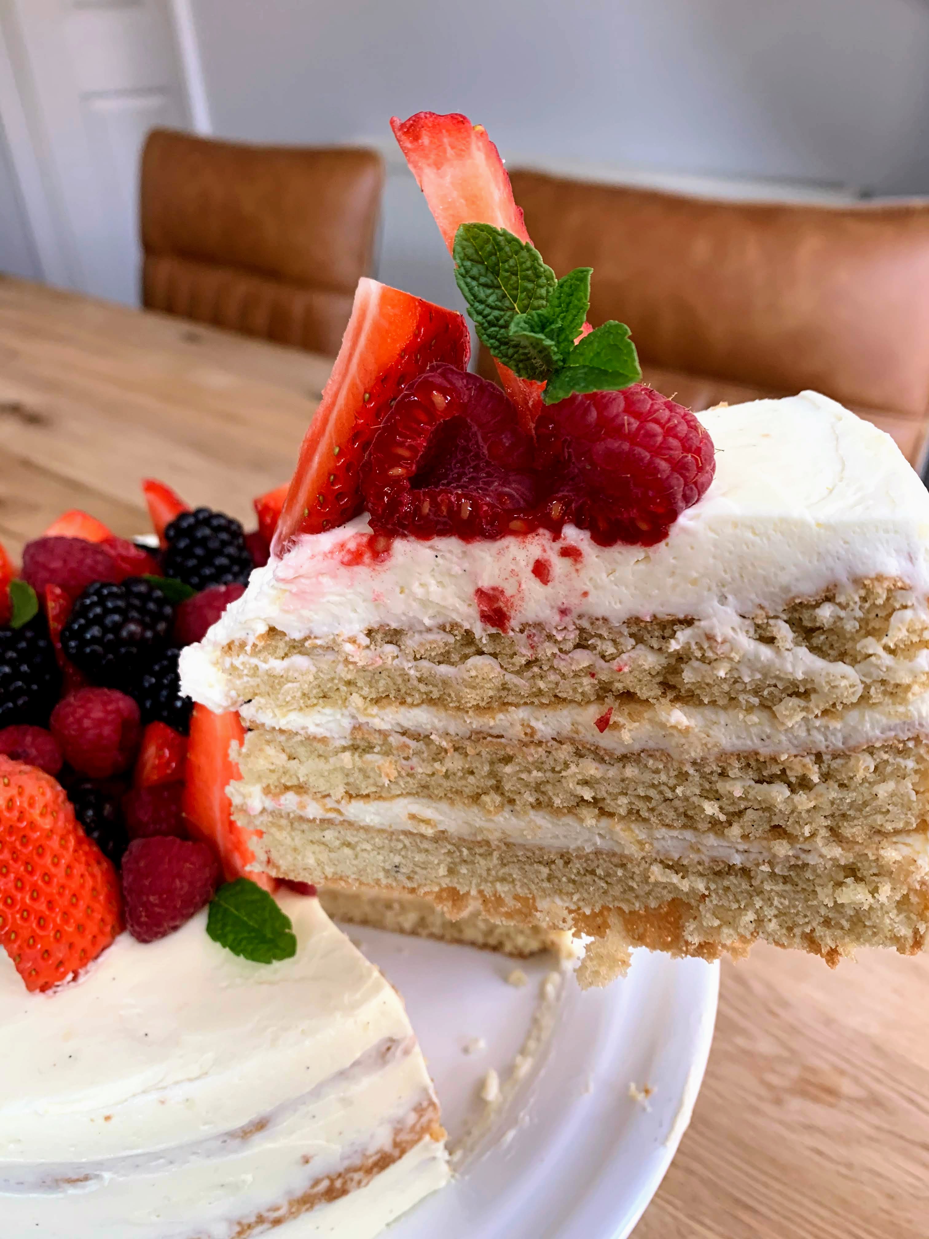 Génoise Sponge with Mascarpone & Berries